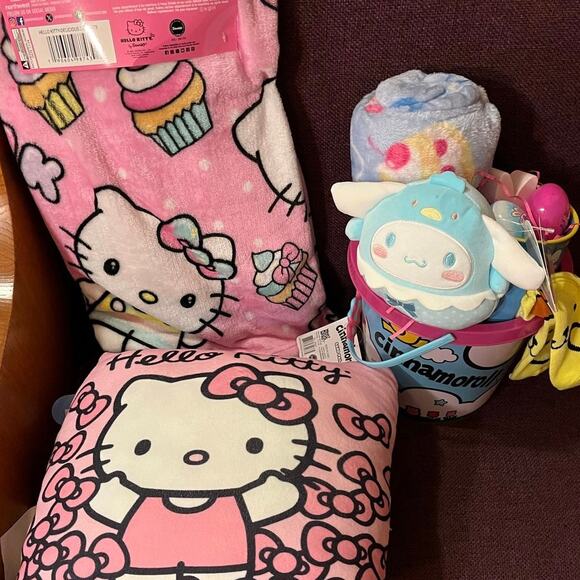 Hello kitty and friends Cinnamoroll Easter bundle with 40by50 delicious delights - Picture 2 of 5